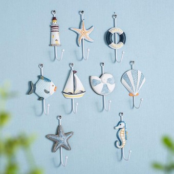 GR-1645 - SUPORTE DE PLASTICO PARA PAREDE, COM DECORACAO NAUTICA - MATERIAL: PLASTICO PVC