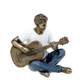 257-810 ESTATUETA HOMEM COM VIOLAO
