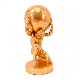 21289200 escultura em resina homem c/ globo ouro 13x29 cm