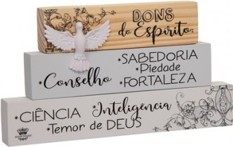P18799 ENFEITE DE MESA FRASES COM APLIQUE DONS DO ESPÍRITO 13,5X25,X3