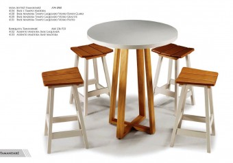 4132NM - BANQUETA TAMANDARÉ BASE LAQUEADO ASENTO MADEIRA