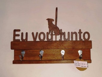 FE630 PORTA CHAVES FERRO MAD. M EU VOU JUNTO DOG