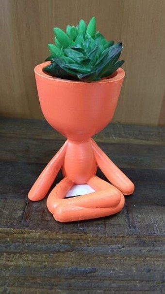 ROY MINI-07 MINI ROY MEDITANDO RESINA LARANJ