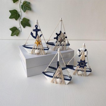 GR-1560 - OBJETO DE DECORACAO, BARCO COM DECORACAO NAUTICA - TAMANHO: PEQUENO - MATERIAL: PLASTICO