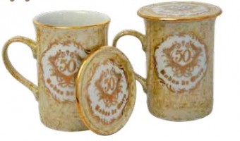 530123 CANECA 240ML C/TAMPA OURO