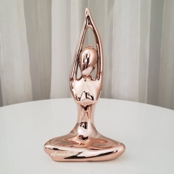 YCMC09 A MULHER YOGA 11CM