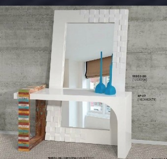 TE031-20 ESPELHO COM DETALHE DE PLACAS DE MDF LAQUEADO