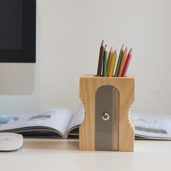 PI01.3266.BRI SUPORTE DE PINUS APONTADOR