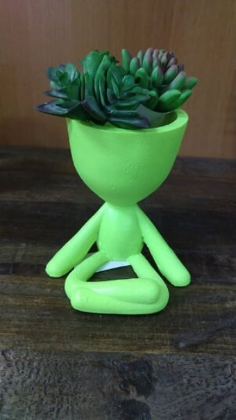 ROY MINI-05 MINI ROY MEDITANDO RESINA AMAREL