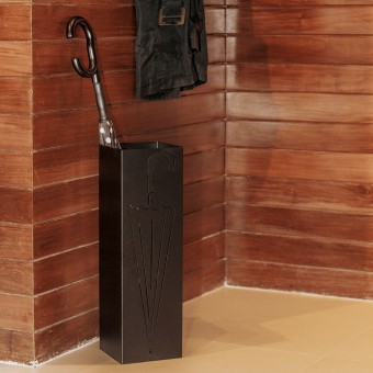 PT01.1481.LIS SUPORTE DE ACO P/GUARDA CHUVA VAZADO