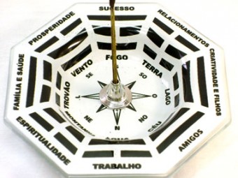 19-1162 Incensario Vertical Bagua Preto 12cm