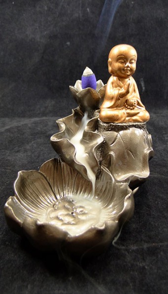 42-200 Incensário Cascata Flores Com monge 13x10cm